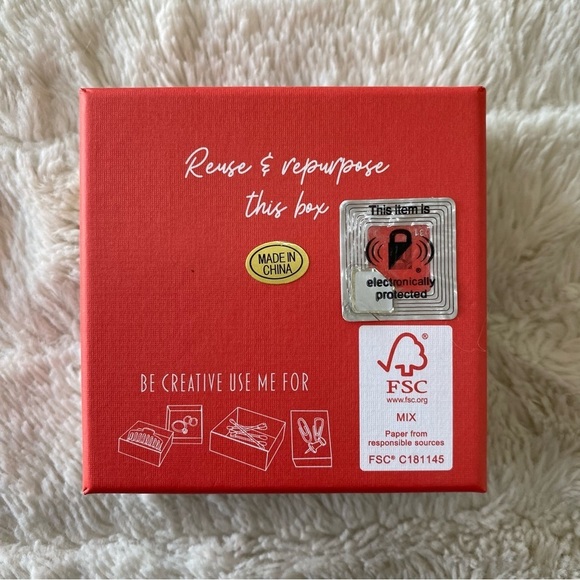 Red Strawberry Flower Earrings with Glass Stones and Gold Accents New - Picture 6 of 8